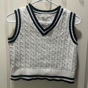 Cable Knit Sleeveless Sweater Vest